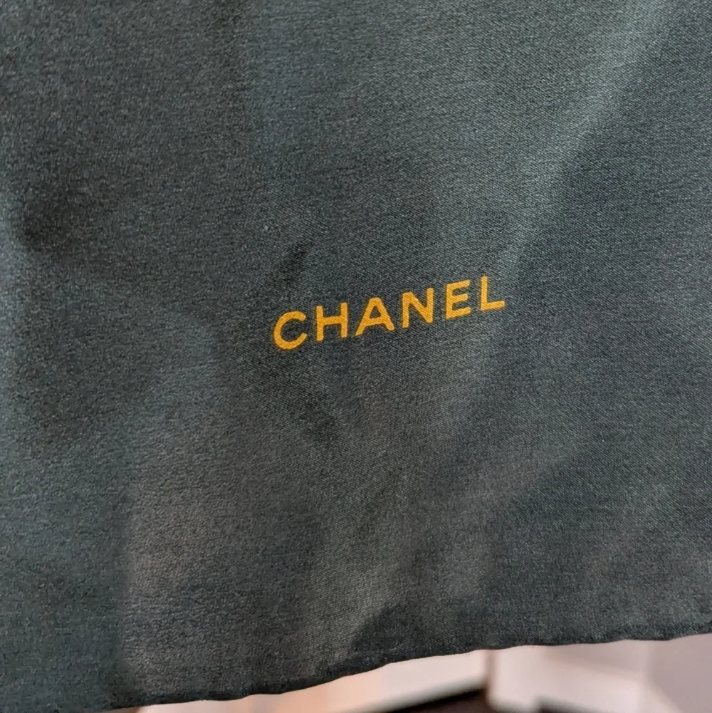 Chanel Large 100% Silk Bijoux Scarf Rare Dark Green with Jewel CC - Picture 3 of 3
